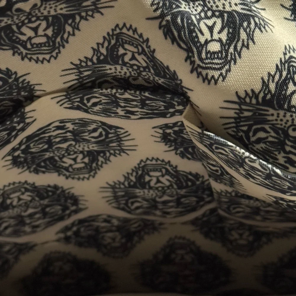 NWT Ed Hardy Eve Print Graphic Tote w/Chain (16”x10”bag size) w/zip - Picture 9 of 10